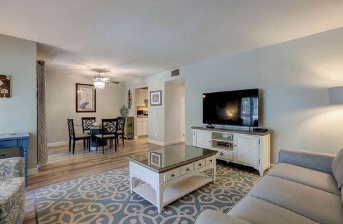 Harbour Town Condo | New Listing Wonderful Luxury updated 1 BR Harbourtown Beach Gear & Bike Rentals