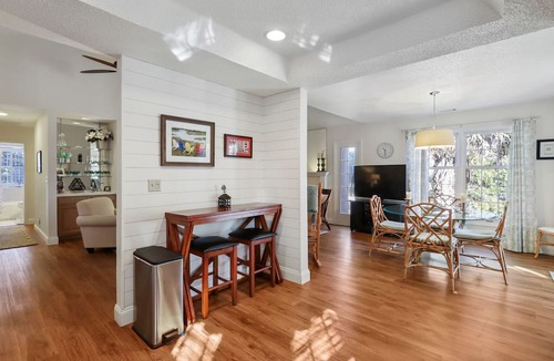 Shipyard Plantation Condo | Evian 287 - Gorgeous 2 Bedroom Condo - 2nd Floor Walk Up Flat