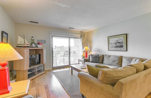 South Beach Condo | Coastal Sea Pines Escape: Walk to Beach!