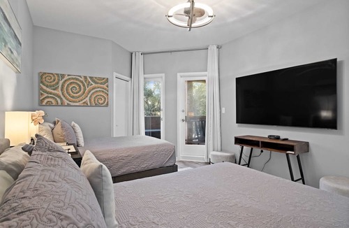 Shelter Cove Condo | Pet Friendly- Palmetto Dunes-Shelter Cove-Neptune-Luxury Villa