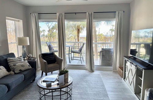 Palmetto Dunes Apartment | Renovated/Direct Ocean FT/1BR/1.5BA/Pool/Spa/Walk-in Shower/Roku Smart TVs/WiFi