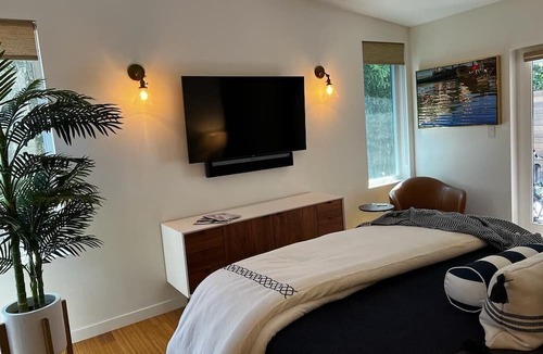 Marina del Rey House | Ideal location, Minutes to Beach & Abbott Kinney, lots of parking