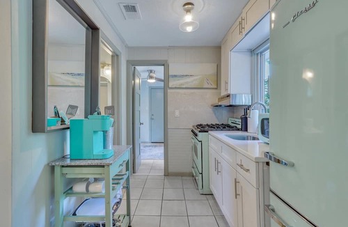 Savannah Cottage | Cute 2BR/1BA Cottage by River & Golf Course on Island!