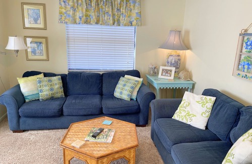 Demere Park Cottage | Central location to EVERYTHING! Fenced private use pool!