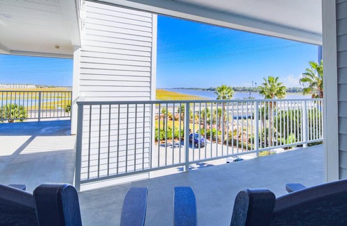 Folly Beach Condo | Renovated Folly Beach Condo w/Community Pool, River Views and Short Walk to Beach & Downtown