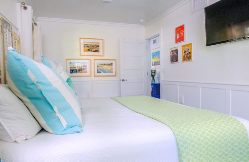 Tybee Island Cottage | Coastal Cottage 4 Blocks from Beach, fall specials & military discounts