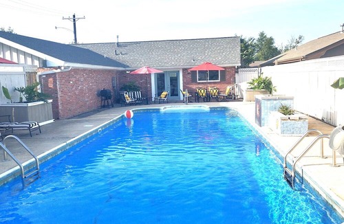 Lake Charles House | Totally Renovated with Amazing Kitchen, Luxurious Master Suie and Private Pool