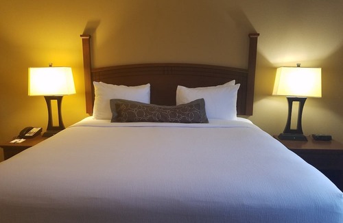 Rogers Condo | Free Breakfast. Gym. Close to Mercy Hospital Northwest Arkansas!