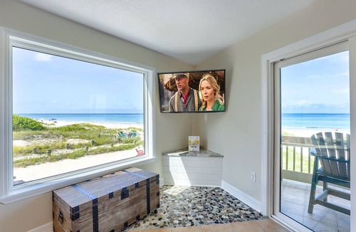 Indian Shores Condo | Steps to Sand! Gulf Views, Private Balcony, Beach Gear - FREE Activities & Parking - 2 Piper's Nest