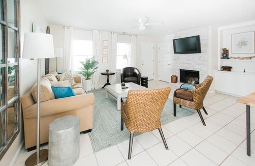 Historic District - North Apartment | Modern Pet Friendly Garden Home Walking Distance to River by Lucky Savannah