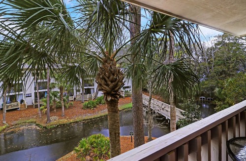 Hilton Head Island Condo | Beautifully Decorated - Close to the beach and Coligny!