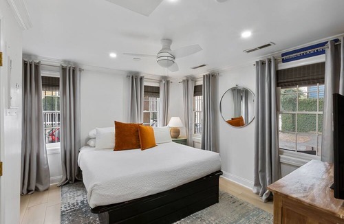 Cannonborough Elliotborough Apartment | Charming Historic 1BR w/Private Porch + Free Parking