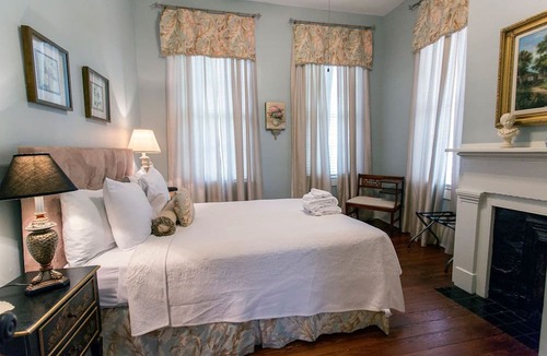 Historic District - North Apartment | Dog Friendly Former Corner Door General Store on Liberty by Lucky Savannah