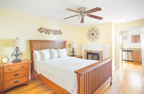 Historic Downtown Savannah Apartment | Garden Home on Jones Street Across from Clary's by Lucky Savannah