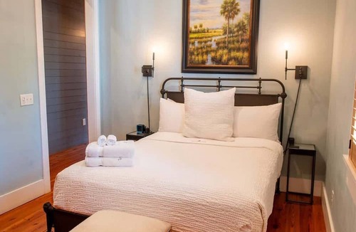 Cannonborough Elliotborough Apartment | 2BR Historic Apt | King St 3 Blocks | Porch, Parking, Full Kitchen | Charleston