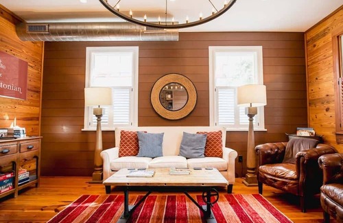 Cannonborough Elliotborough Apartment | 3BR Family Retreat | EV Charging, Porch & Parking | Walk to MUSC | Charleston