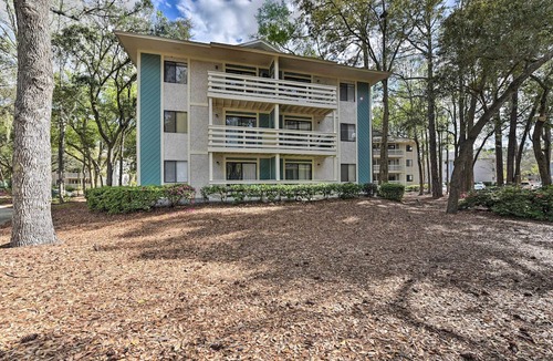 Folly Field Condo | Hilton Head Condo: Beach Supplies, Walk to Shore!