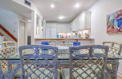 Seabrook Island House | Beautiful 3 BR 3 Bathroom Villa! Neighborhood Pool! Amenity access available for purchase!