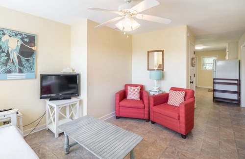 Folly Beach Apartment | Folly Beach/Oceanfront/Easy Walking Distance to Restaurants/Shop/Pier