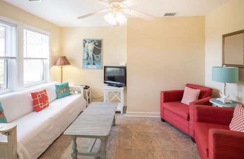 Folly Beach Apartment | Folly Beach/Oceanfront/Easy Walking Distance to Restaurants/Shop/Pier