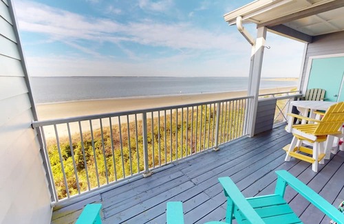 Tybee Island Condo | Beachfront condo w. stunning views + resort amenities.