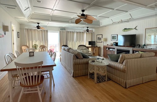 Edisto Island House | Beachfront 4 BR, 3 bath, sleeps 12 - Hot Tub! Fantastic Views!