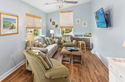 Isle of Palms Condo | #202 "Top O' the Stairs" 2Br/1Ba, Pet-Friendly