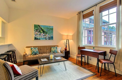 Metropolitan Apartment | Fountain View Cottage, Beautiful Savannah Home