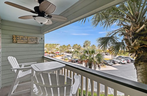 Isle of Palms Condo | Isle of Palms Sea Cabin with beach view! Pool, fishing pier, and beach access.