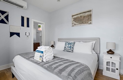 Cannonborough Elliotborough Apartment | Whimsical Historic Retreat! | Globetrotter Suite C