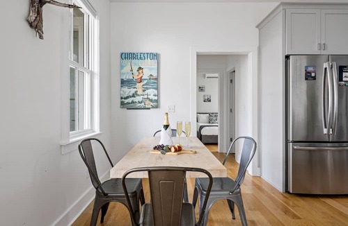 Cannonborough Elliotborough Apartment | Whimsical Historic Retreat! | Globetrotter Suite C