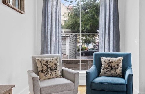 Cannonborough Elliotborough Apartment | Whimsical Historic Retreat! | Globetrotter Suite C