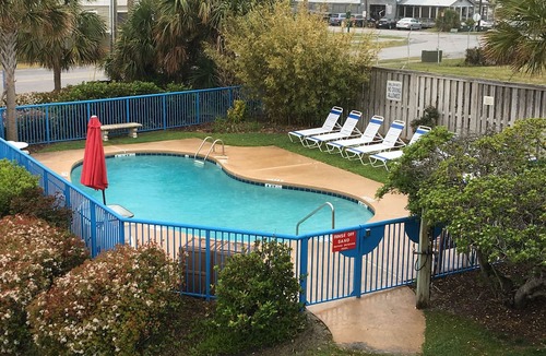 Isle of Palms Condo | Easy Breezy 2 Bd, 1st Floor, 4 Min to Beach