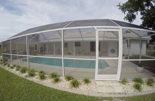 Port Charlotte House | Cozy Waterfront/Private Pool Home-Great location!