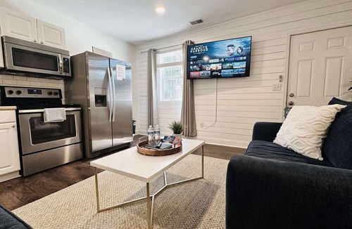Charleston Apartment | Private luxury studio- 10 mins downtown and Folly