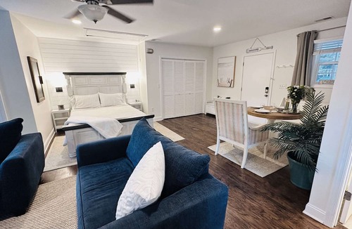 Charleston Apartment | Private luxury studio- 10 mins downtown and Folly