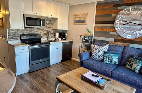 Hilton Head Island Condo | Seabatical-Beautiful ocean view! w/new bikes & Chairs