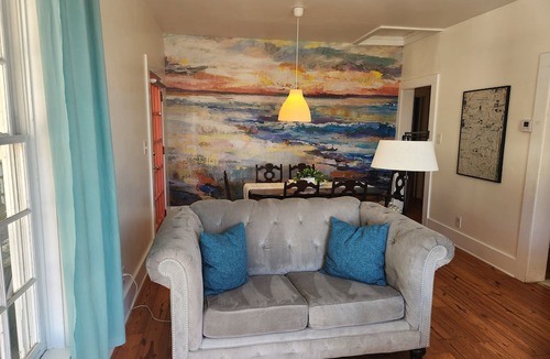 England Cottage | Relax in a Pecan Orchard with Starlink Internet 15 min. from Airport