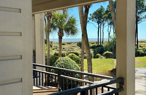 Hilton Head Island Condo | Barefoot Bungalow! Ocean View Couple’s Retreat