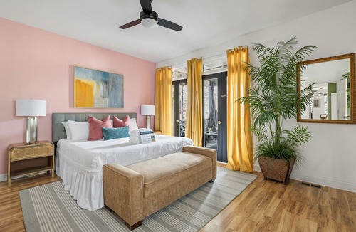 Cannonborough Elliotborough Apartment | Cozy! | Blocks to King St | Dreamcatcher Suite A