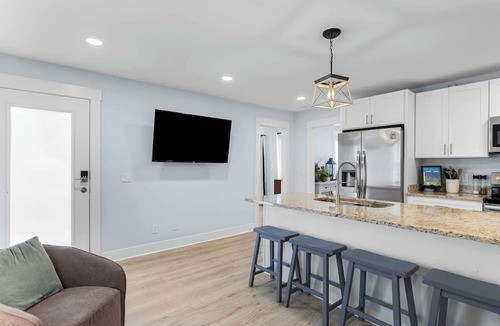 The Point Apartment | New Downtown 2bd w. Modern Southern Charm