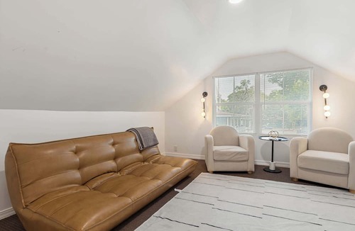 The Old Commons Apartment | Downtown Modern Apartment w. Kitchenette