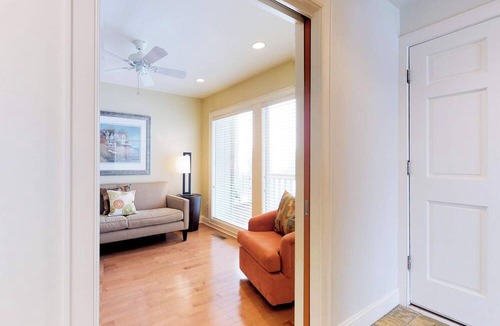 Beach Lagoon Condo | Cozy Hilton Head townhome with shared pools within a short distance of beaches