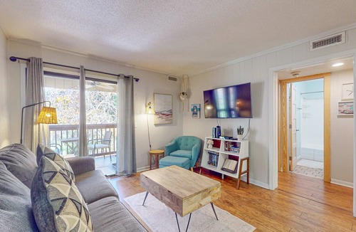 North Forest Beach Condo | Charming Condo 1 block from Coligny Plaza with on site pool, balcony, with Washer Dryer