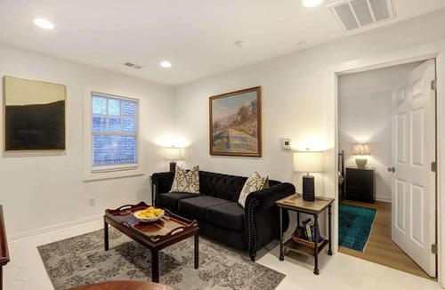 Thomas Square Apartment | Cozy 1BR/1BA Carriage House in Historic Savannah