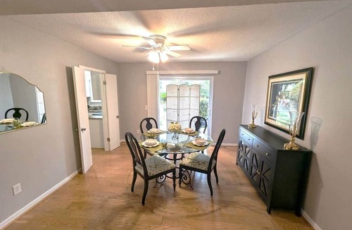 Forest Acres Apartment | Retro Chic Forest Acres Condo