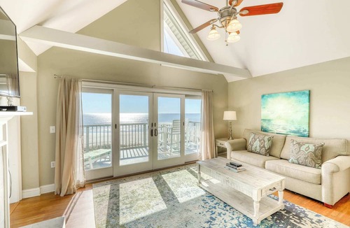 Kiawah Island Condo | Dog-Friendly Waterfront Condo with Furnished Deck & Beach Views