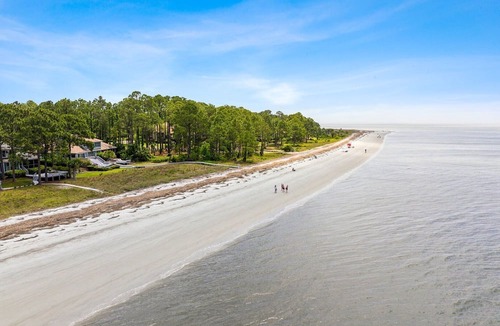 South Beach Condo | 1691 Bluff Villa @ Sea Pines | Walk to South Beach | Tennis, Pickleball & Golf