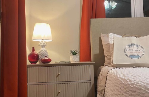 Dixon Park Apartment | HEATED SWIM SPA Unit D - The Hourglass Inn