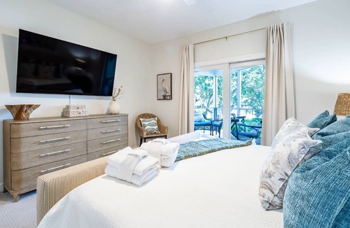 Isle of Palms Condo | Peaceful Marina Views, Pool Access, Relaxing Screened Porch, Easy Stroll/Bike to Restaurants & Beach